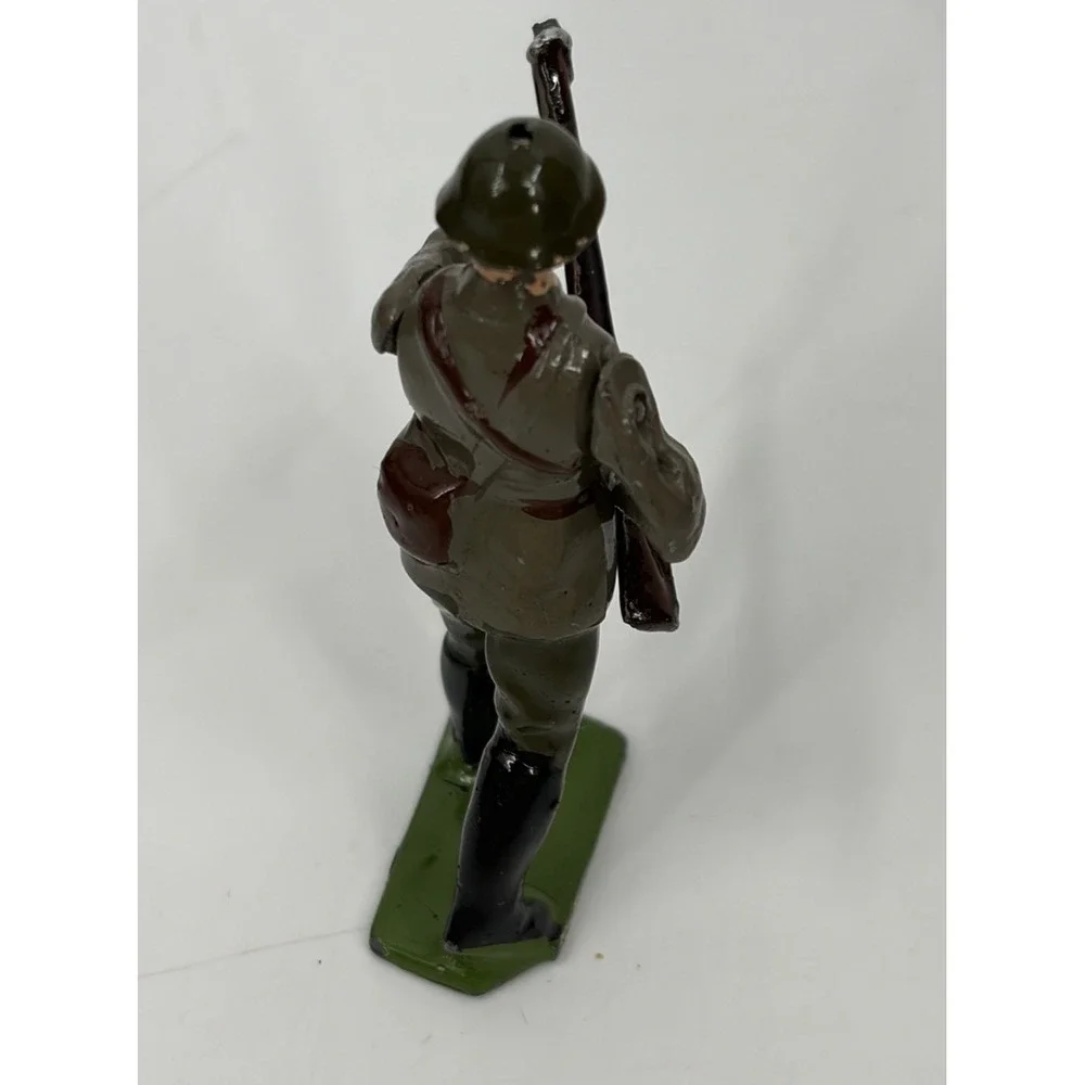 Britains LTD Toy Soldier 2032 Red Army Infantry Soldiers on Parade Moveable Arms